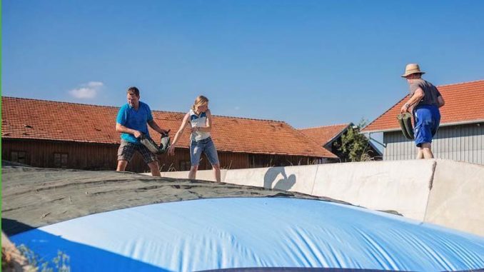 Co zrobić z folią po sianokiszonce